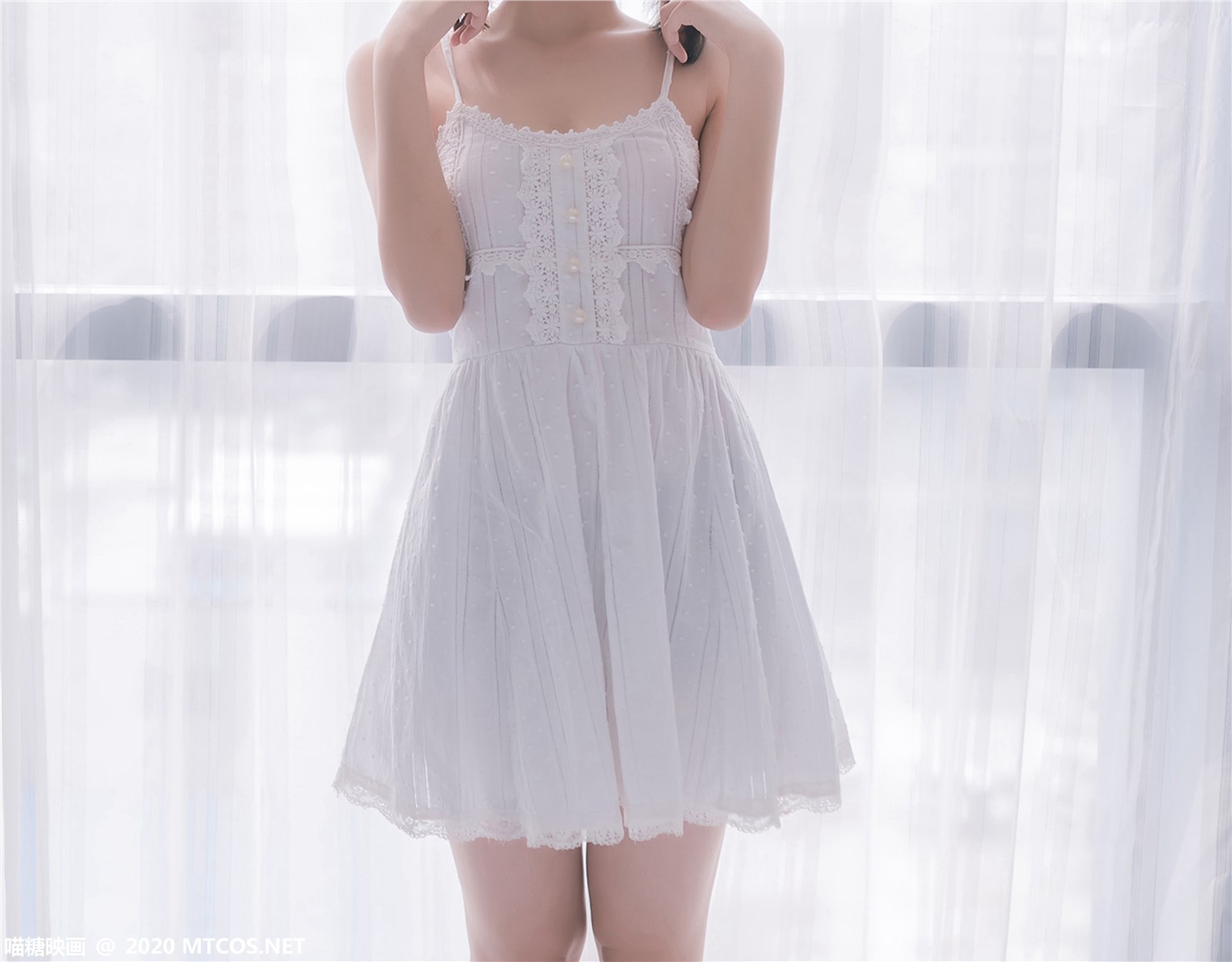 A girl in white dress(6)